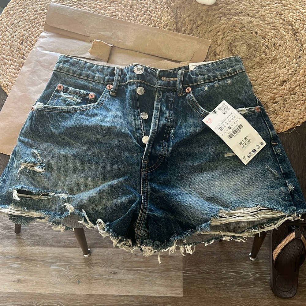 Zara denim shorts. Size 6